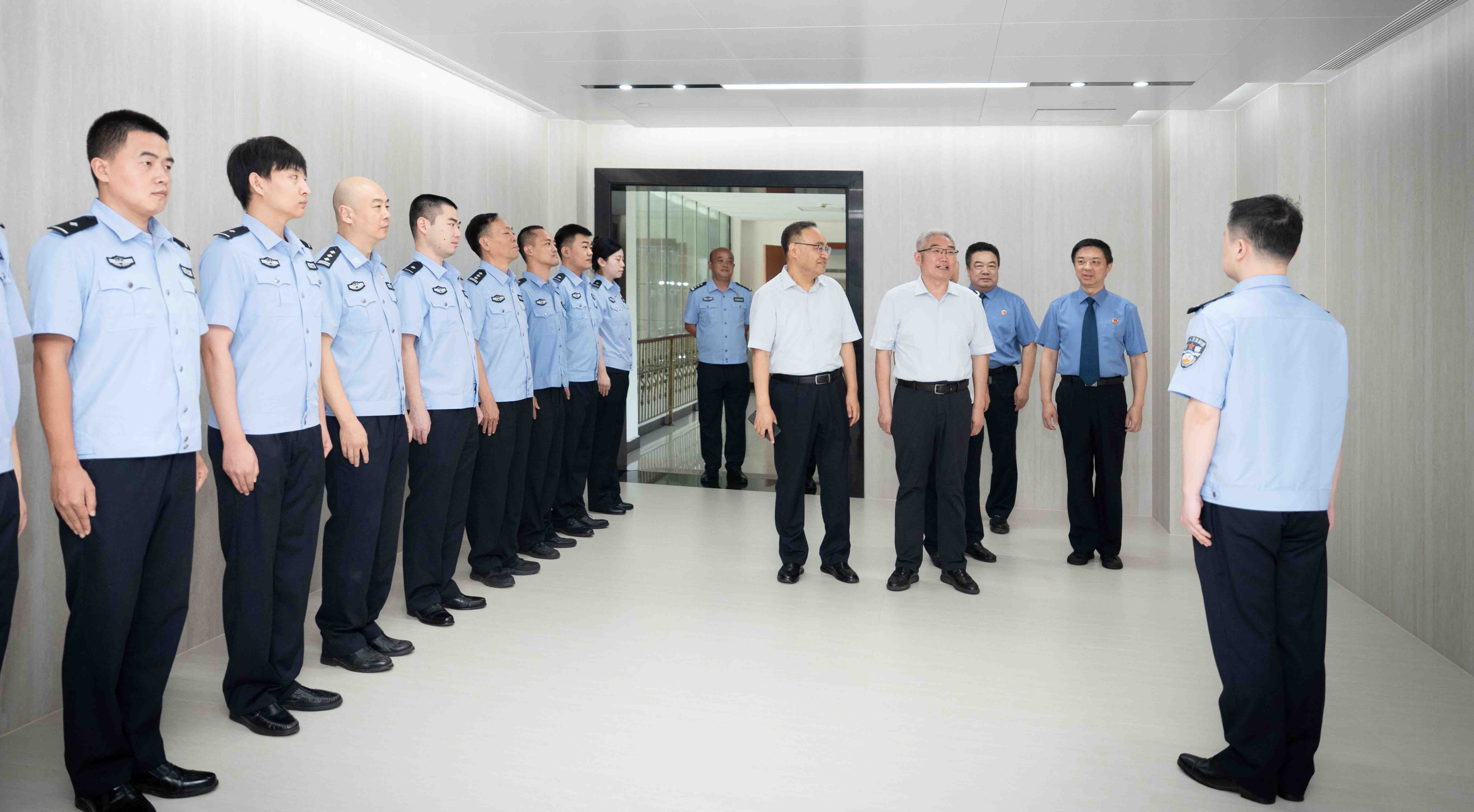 省检察院副检察长余书金一行到武汉市院调研司法警察工作